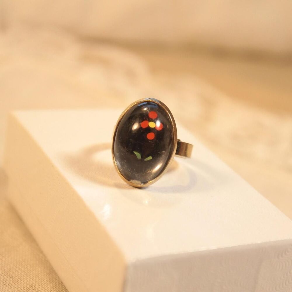 Retro Silver-Tone Resin Ring with Red Flower Design
